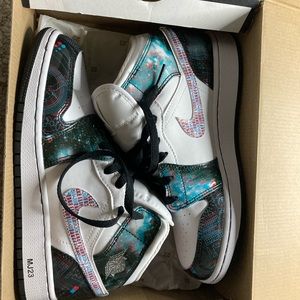 Air Jordan 1 Mid SE (GS)